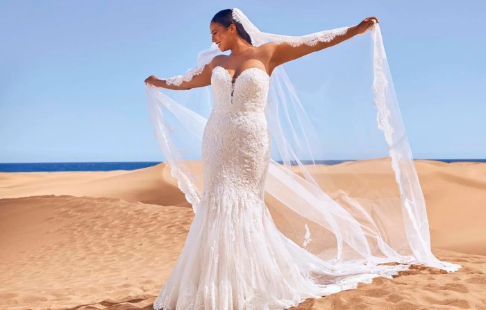 Long sleeve fitted wedding dress