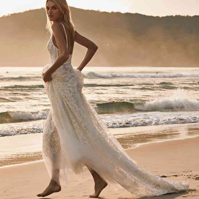 Beach wedding dresses flowy